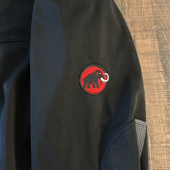 Mammut Windbreaker - Picture 3 of 4